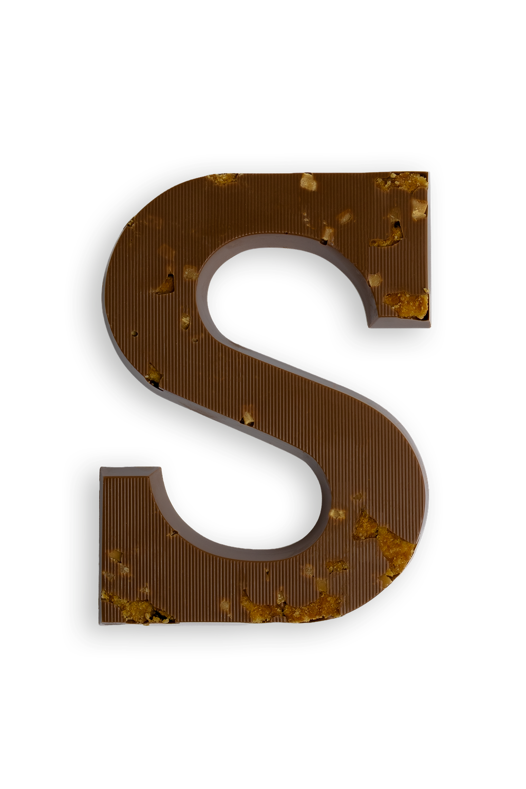 Chocoladeletter van melkchocolade met stukjes stroopwafel en fudge